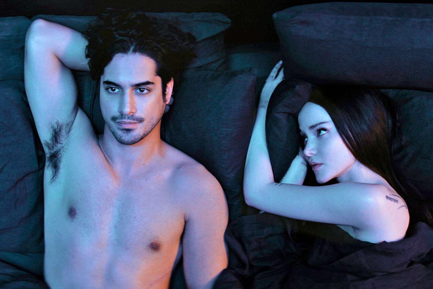 56 Dias mostra o amadurecimento de Dove Cameron e Avan Jogia em uma história sedutora, cheia de suspense, segredos...e alguns tropeços.