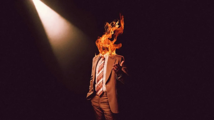 Dirigido por Cameron Cairnes e Colin Cairnes, Late Night with the Devil é um terror psicológico que coloca o espectador no centro da transmissão de TV macabra.