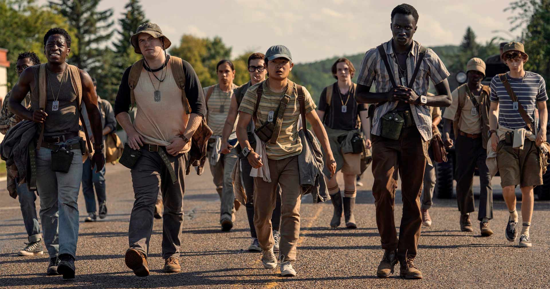 Adaptação de Stephen King dirigida por Francis Lawrence entrega uma jornada brutal e sensível sobre sobrevivência, amizade e o verdadeiro valor da vida