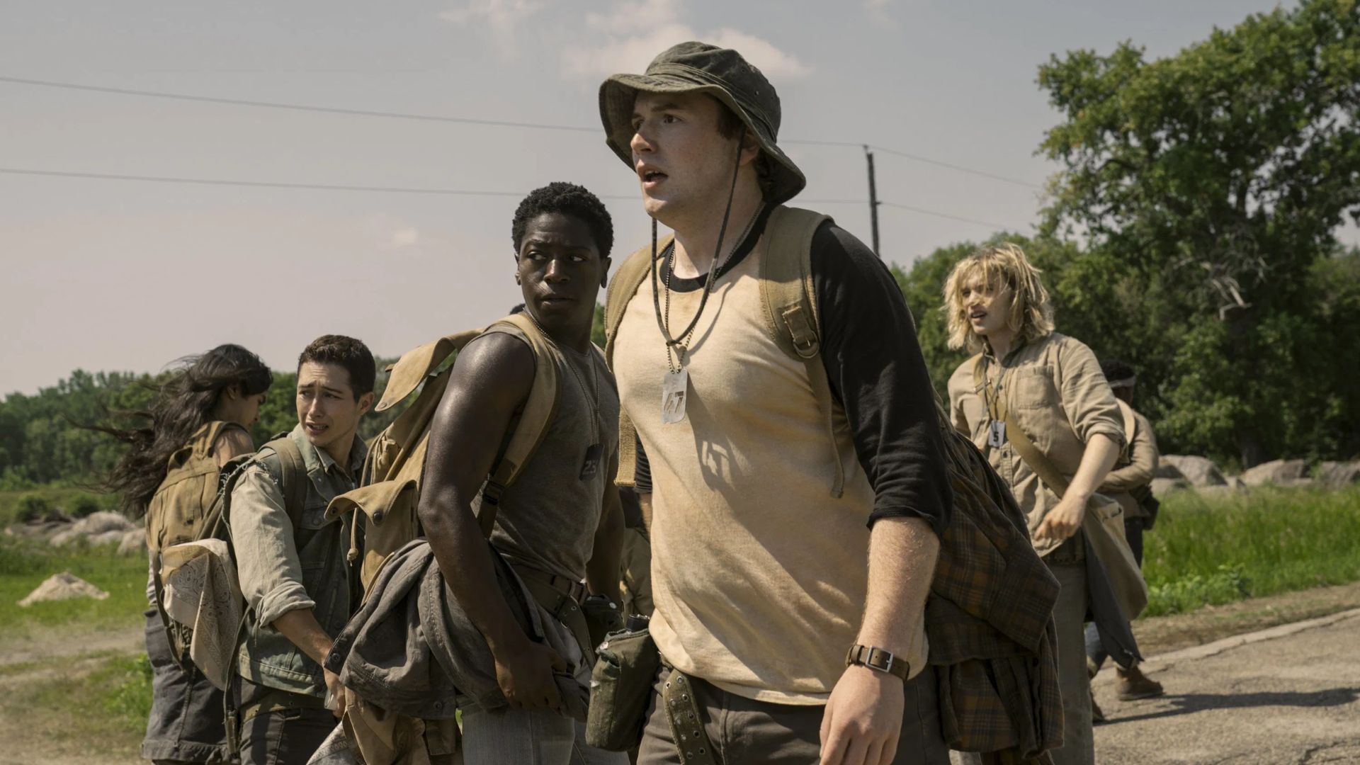 Adaptação de Stephen King dirigida por Francis Lawrence entrega uma jornada brutal e sensível sobre sobrevivência, amizade e o verdadeiro valor da vida